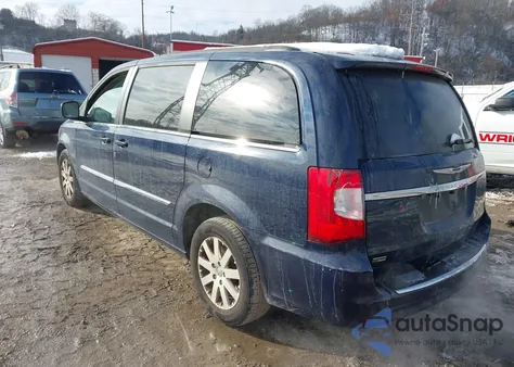 2015 Chrysler Town & Country Touring z USA, uszkodzony, nr VIN 2C4RC1BG5FR664520